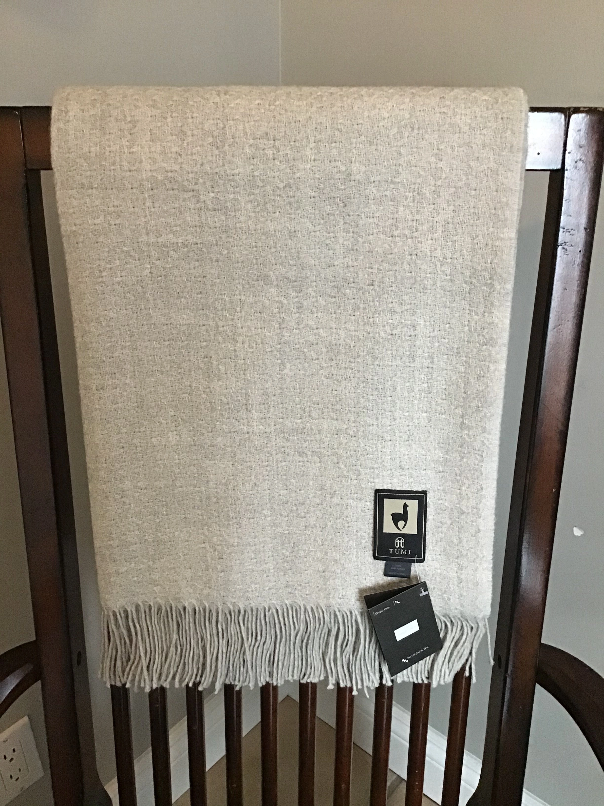 Cozy Cloud Alpaca Throw – Wrap Yourself in Luxury!