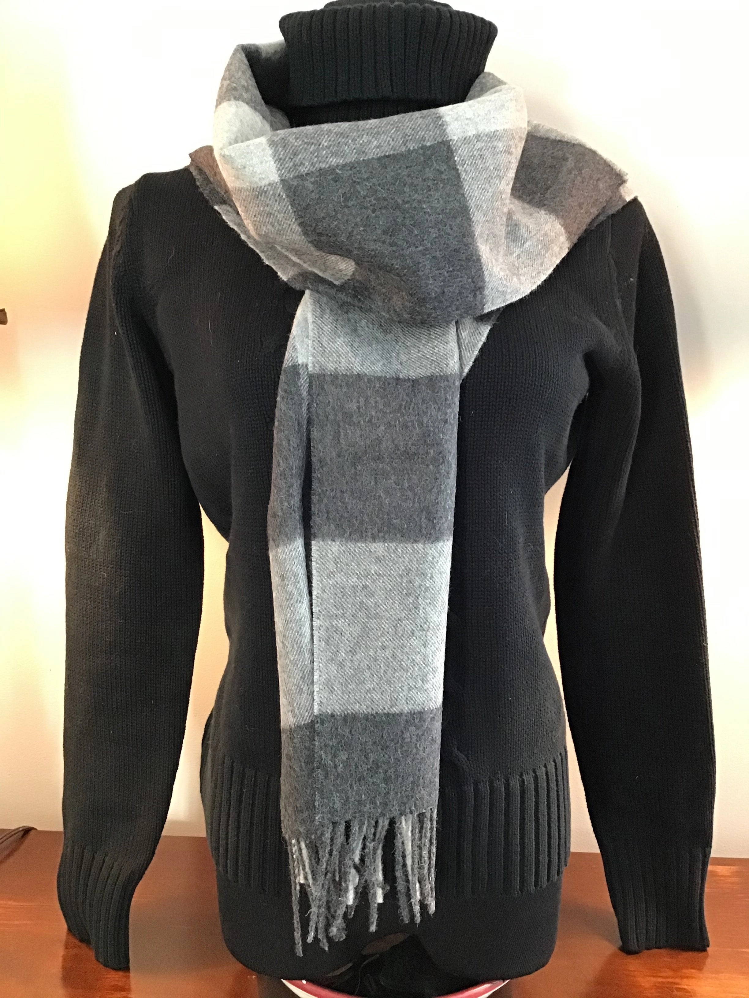 Cozy Comfort: Pure Alpaca Scarf - Wrap Yourself in Luxurious Warmth
